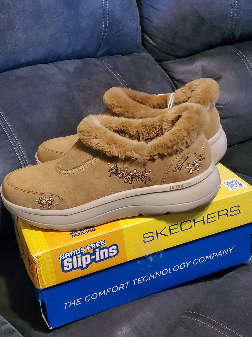 NEW Womens sz 9 Skechers Encore ELLE Tan Slip-Ins Shoes w Floral Embroidery
